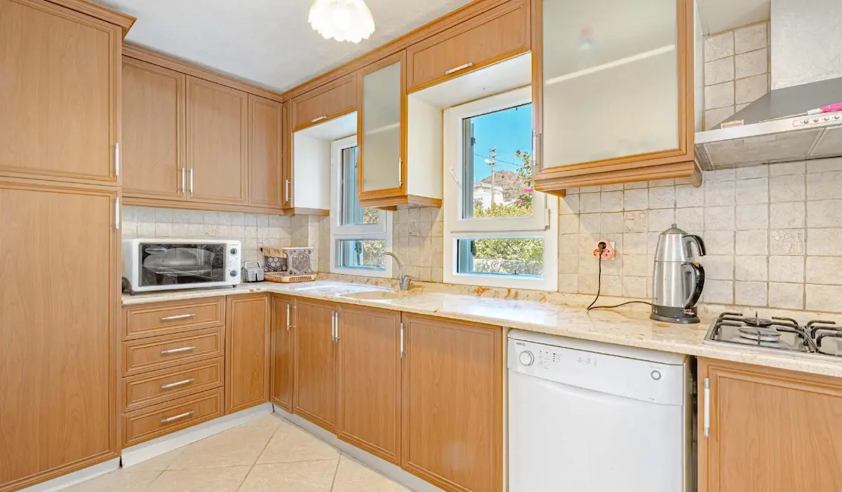 Fitted kitchen